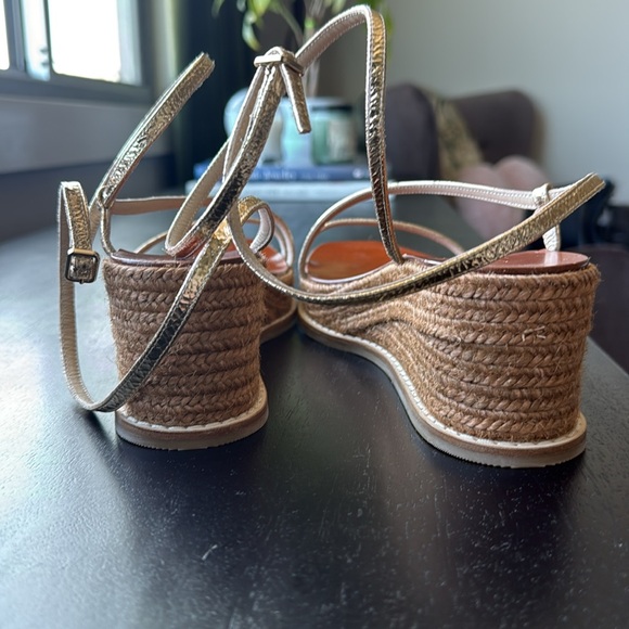 Jimmy Choo Drive 60 cracked leather wedge sandals Espadrilles in Gold NWOB - Picture 4 of 8